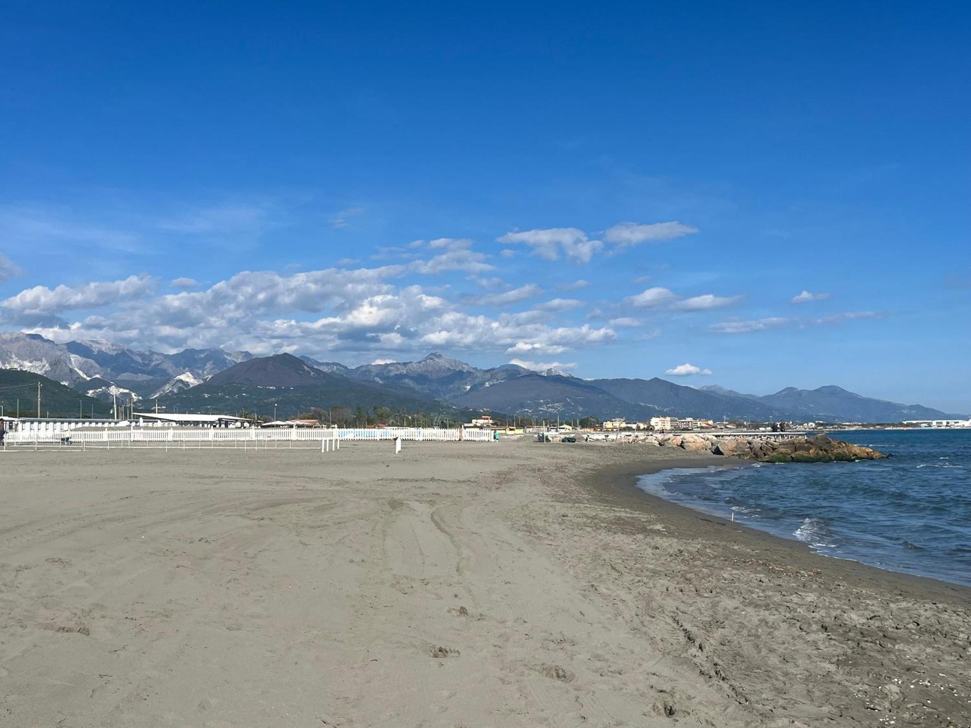 Chalet Camping River Italie Met 2 Slaapkamers Ameglia Eksteriør bilde