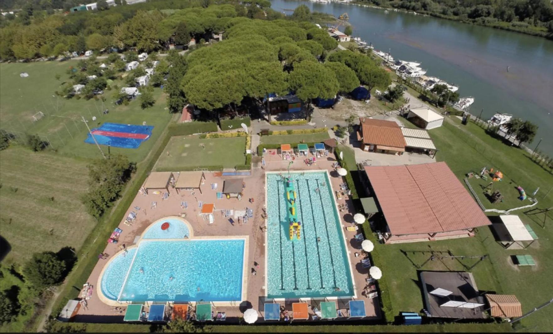 Chalet Camping River Italie Met 2 Slaapkamers Ameglia Eksteriør bilde