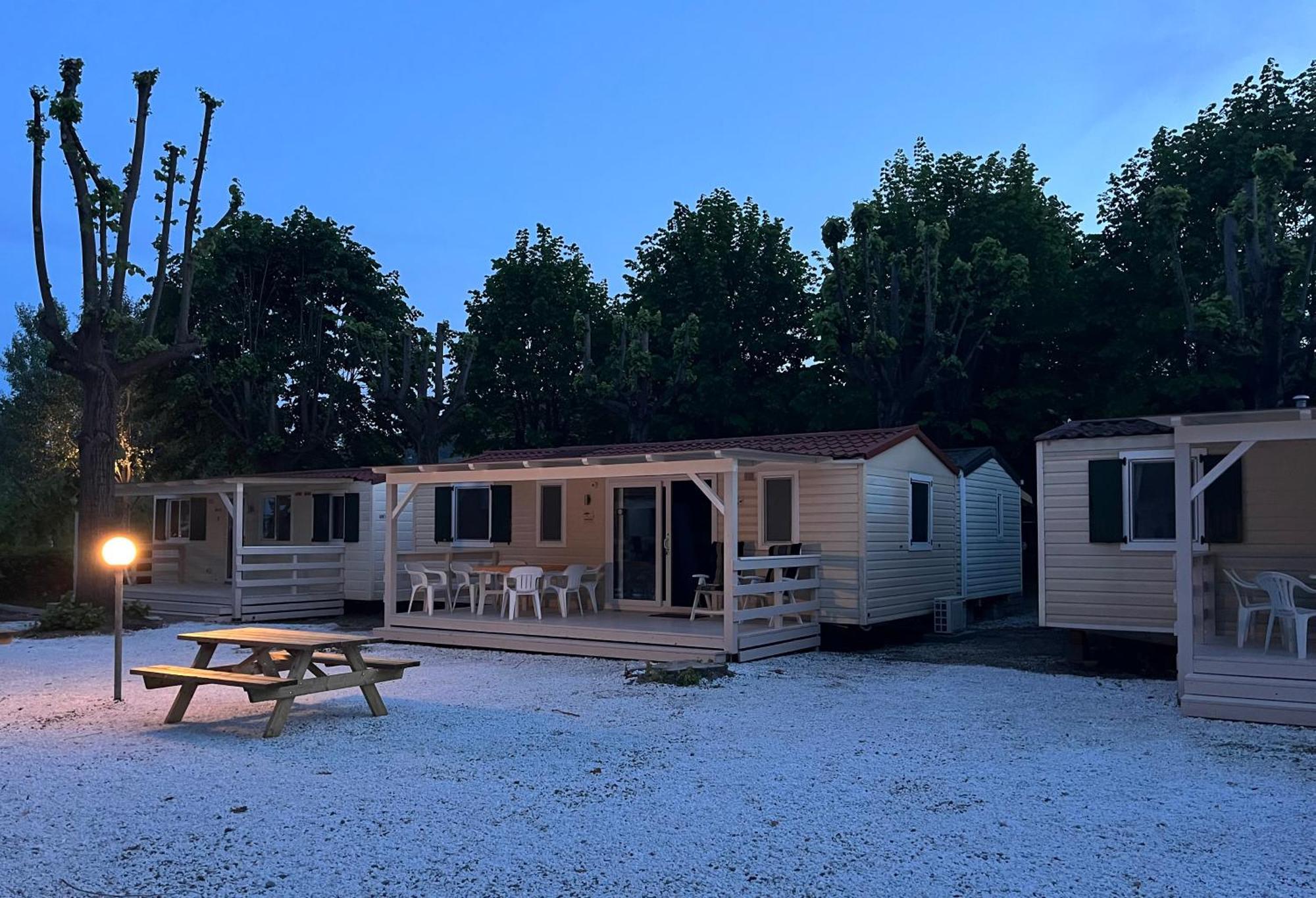 Chalet Camping River Italie Met 2 Slaapkamers Ameglia Eksteriør bilde