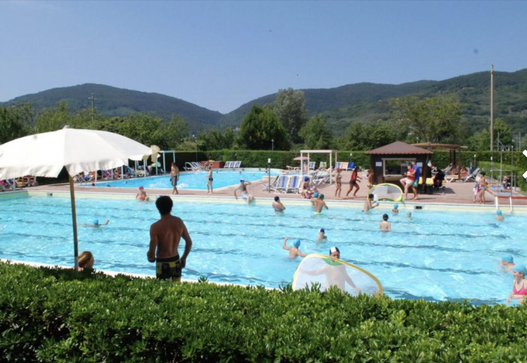 Chalet Camping River Italie Met 2 Slaapkamers Ameglia Eksteriør bilde