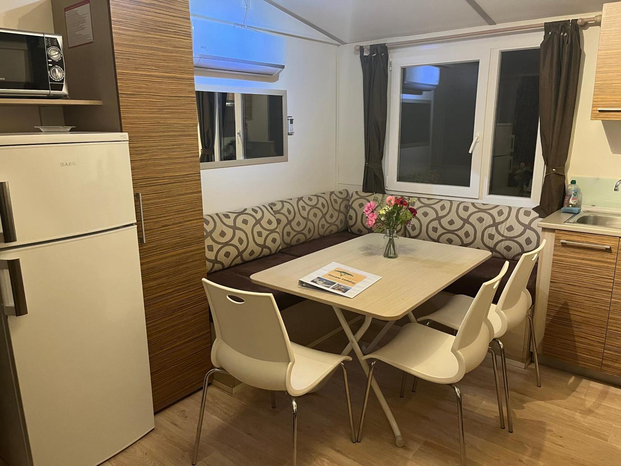 Chalet Camping River Italie Met 2 Slaapkamers Ameglia Eksteriør bilde